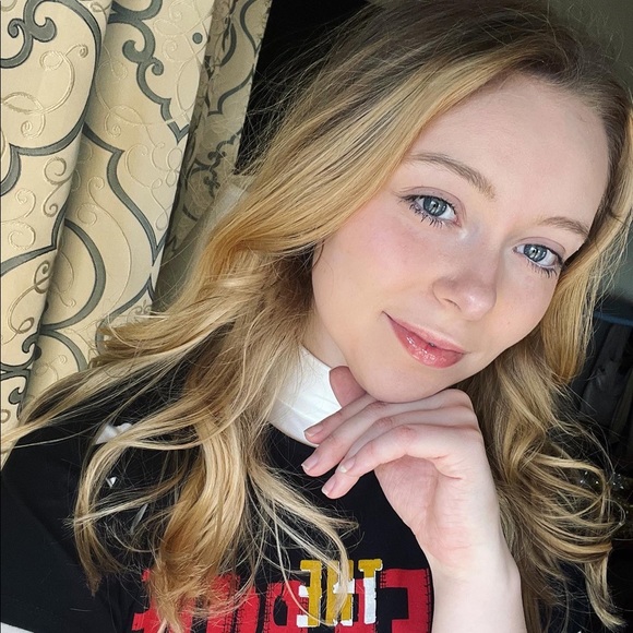 Meet your Posher, Sierra - Picture 3 of 7